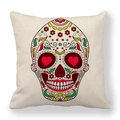 Detalle de funda de cojín de lino bohemio con un colorido estampado de calavera mexicana - Estilo 1