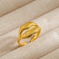39-Gold Lips