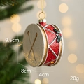 Ornamento natalizio a forma di tamburo con rilievo di agrifoglio e glitter sul ramo - Tamburo