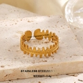 Vergoldeter Edelstahlring mit Fischgräten-Textur, verstellbar und in Mattgold-Optik - Fischgräten-Zackendesign (1137)
