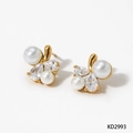 Golden flower earrings with pearls and zircon stones in 316 stainless steel finish - Gold (KD2993)