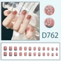 Unghie finte stile francese rosa con punte verde acqua, perle e decorazioni argento - Decorazione Linea Perla Francese Rosso Verde (D762 Stile Colla)