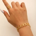 Set coordinato con bracciale a maglie a cuore in oro lucido e anello a cuore traforato - Set Bracciale e Anello con Cuori Traforati in Fila