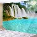 Arazzo da parete per camera con cascata maestosa e una lussureggiante foresta verde - 150x130cm / Stile 2