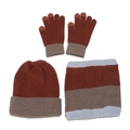 Vista detallada del conjunto de punto de invierno con textura acanalada y diseño bicolor - Marrón