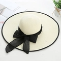 Sombrero de paja crema con lazo negro y ala ancha para vacaciones de verano en la playa - M (56-58cm) / Crema