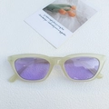 Gafas de sol ojo de gato con montura verde crema translúcida y lentes violeta claro - Amarillo Transparente con Lentes Moradas