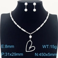 Conjunto de collar de corazón hueco plateado y pendientes de perlas en modelo - Estilo de Perla de Diamantes de Imitación de Corazón Hueco (KS200626-KFC) / Plateado