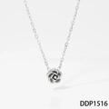 Élégant collier avec pendentif fleur de camélia argenté et chaîne fine pour femme - Collier Argenté (DDP1516)