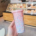 Roze dubbelwandige plastic beker met rietje en kleurrijke decoratieve kralen - Beker met Rietje en Plat Deksel-Roze