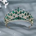 Elegante tiara de novia dorada con piedras verde esmeralda y cristales brillantes - Dorado + Verde