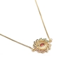 Collier doré avec pendentif œil maléfique et zircons multicolores sur fond blanc - Pendentif Mauvais Œil avec Chaîne Box / Or