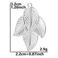 Detalle del colgante de hoja en acero inoxidable con medidas de 3,2 cm alto y 2,2 cm ancho - Solo colgante / Colgante de Plata