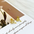 Matte goldene Löwenzahn Ohrstecker mit gebürsteter Titanstahl-Textur für Damen - Mattierter Löwenzahnstil