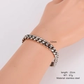 Vista detallada de la pulsera de cadena cubana de acero inoxidable de 12 mm en la muñeca - 12mm (Longitud 22cm)