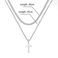 Dettaglio di due strati di catene d'argento con ciondolo a croce, 40 cm e 45 cm - Doppio Strato Colore Argento
