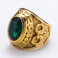 Detalle de anillo punk vintage dorado con gema verde ovalada y relieves grabados - Talla 7 / Estilo de Gema Verde (Estilo Dorado 1)