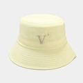 Vue détaillée de la broderie en V et des coutures sur un chapeau bob en coton jaune - M (56-58cm) / Jaune Clair