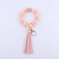 Porte-clés bracelet en perles de silicone rose avec perle en bois et gland en cuir - Rose