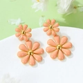 Pendientes de margarita en acero dorado con pétalos de esmalte rosa de doble capa - Pendientes Colgantes Doble Flor Nude