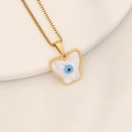 Detalle macro de collar de mariposa dorada con nácar blanco y amuleto de ojo turco azul - Estilo de ojo de concha de mariposa(7#)