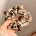 Chouchou en coton à carreaux marron avec imprimé papillon noir pour cheveux - Motif papillon à carreaux / Kaki