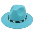 Détail du chapeau fedora turquoise avec ceinture en similicuir noir et rivets en métal - M (56-58cm) / Bleu lac