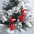 Adornos navideños de dinosaurios rojos metálicos colgados en una rama nevada - Dinosaurio / 2 Piezas/Juego