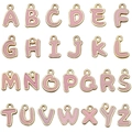 Set di 26 ciondoli con lettere A-Z in smalto rosa e lega dorata per gioielli fai da te - Collezione Alfabeto (A-Z)