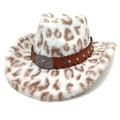 Dettaglio cappello cowboy leopardato con fibbia a testa di toro e cinturino in ecopelle - Parte Superiore a Cuore / Bianco