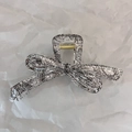 Detailansicht einer transparenten Schmetterlings-Haarklammer mit schwarzen Mustern - Schwarze Spitze Schleife Haarklammer / Länge ca. 12,5 cm