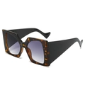 Modische quadratische Sonnenbrille in Schildpatt-Optik mit breiten schwarzen Bügeln - Schildpatt Rahmen Graue Verlaufslinsen