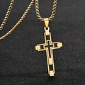 Collar con colgante de cruz religiosa hueca moderna en acero inoxidable dorado - Dorado