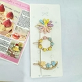 Ins style floral crystal hair clips set with resin flowers and faux pearls on display card - Three-Piece Set