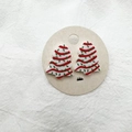 Boucles d'oreilles sapin de Noël en acrylique avec motifs festifs sur carte cadeau - Boucles d'oreilles clous / Blanc