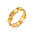 Eleganter 18K vergoldeter Edelstahlring mit geometrischem Wasserwellen-Design im Licht - US 6 / Gold