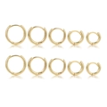 Set di cinque paia di orecchini a cerchio dorati minimalisti in varie misure, lucidi - Set di 5 paia - Cerchi dorati