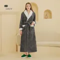 Thick dark grey jacquard fleece bathrobe for women with contrast white piping details - M / Grey [Women]