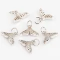 Pendentifs en forme de queue de baleine argentée sertis de zircons avec anneaux - Queue de Baleine White Gold Plated / 1 pièce