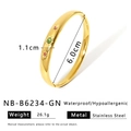 Brazalete de acero bañado en oro 18K con gemas rojas y verdes, ancho de 1,1 cm - Verde (NB-B6234-GN)