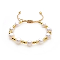 Bohemian meerlaagse parelarmband set met witte parels en gouden metalen kralen - Zoetwaterparel Stijl (ZZS220008B)