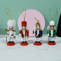 Set di quattro schiaccianoci natalizi in legno da 10 cm, decorazioni nei colori rosso, verde e blu - Set di 4 / 10cm