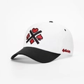Berretto da baseball retrò con ricamo a croce e cuore e tesa nera a contrasto su bianco - Regolabile / Splicing Bianco e Nero