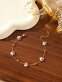 Detail of flower beaded bracelet with 18K gold plating and adjustable lobster clasp closure - Rose and White