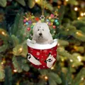 Weihnachtshund-Anhänger mit weißem Hund in roter Schneeflocken-Socke und Rentiergeweih - Bobtail