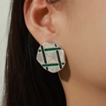 Modieuze geometrische oorbellen met groen en zwart email en unieke reliëfdetails - Zilver