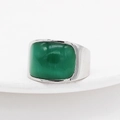 Anello minimalista in titanio argento con un grande inserto rettangolare in pietra verde - US 7 / Acciaio Pietra Verde
