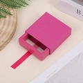 Scatola per gioielli rosa vivace con maniglia in nastro di seta e finitura in carta opaca - Rosso Rosa (con scatola interna rosso rosa) / 7*7*2cm