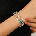 Detalle de tobillera bohemia de cuentas turquesas con dijes de corazón plateados puesta - Pulsera de Cuentas Bohemia / Pulsera de Plata Antigua (8436)