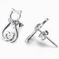 Orecchini a perno a forma di gatto in argento 925 con cuore traforato e zirconi cubici - Oro Bianco